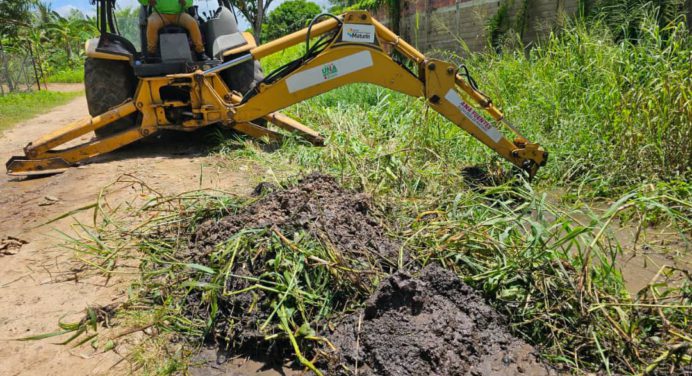 Saneados más de 300 metros del caño Brisas de Oriente en Costo Arriba