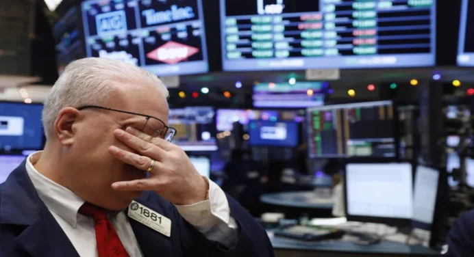 Wall Street se desplomó con caídas de 1.000 puntos en Dow Jones y Nasdaq