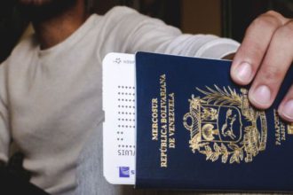 pasaporte y cédula vigente