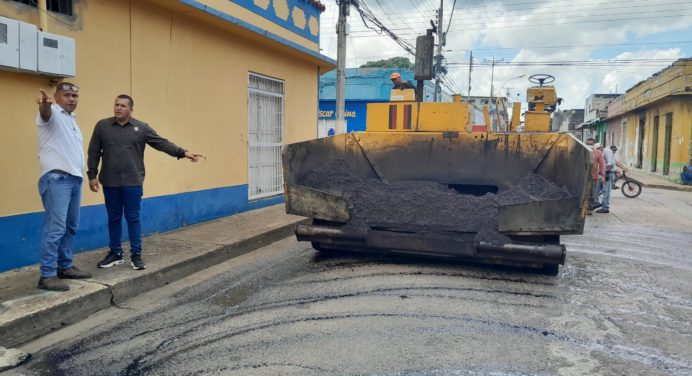 Avanza el plan de asfaltado en las calles de Punta de Mata