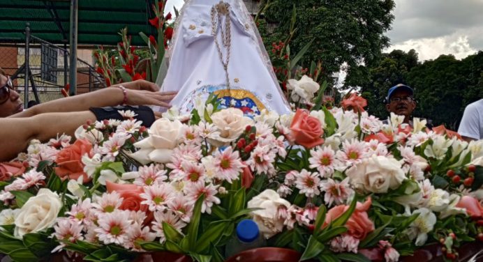 Bajo la lluvia se dio la procesión de Vallita en Las Cocuizas