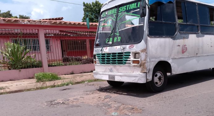 Choferes denunciaron que carrera 2 de sector El Silencio está deteriorada