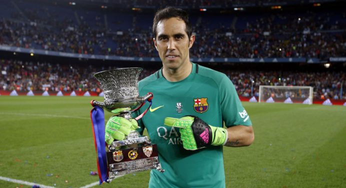 Claudio Bravo ofrece salir de su retiro para reforzar al Barcelona