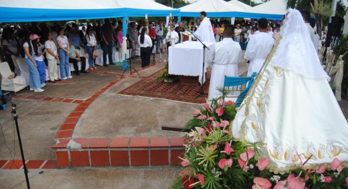 Con tradicional peregrinación pueblo zamorano rinde homenaje a Vallita