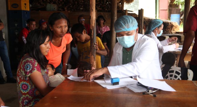 Gobierno de Monagas atiende con jornada médica 300 indígenas en Puente Morichal