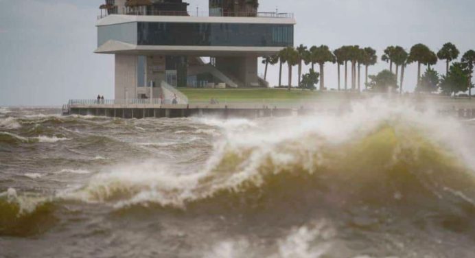 Huracán Helene en EE.UU deja cuatro muertos y devastación a su paso