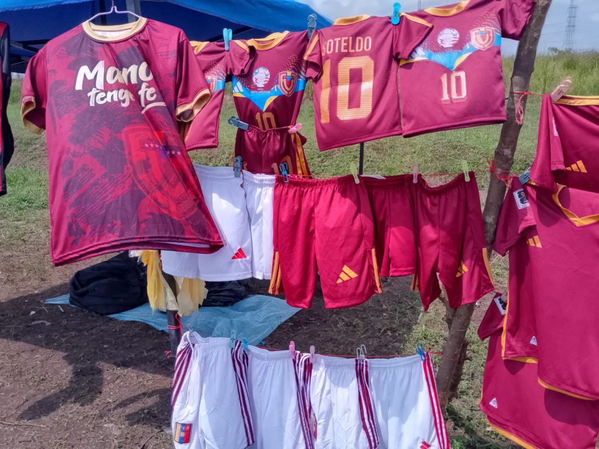 vendedores de camisas de la Vinotinto