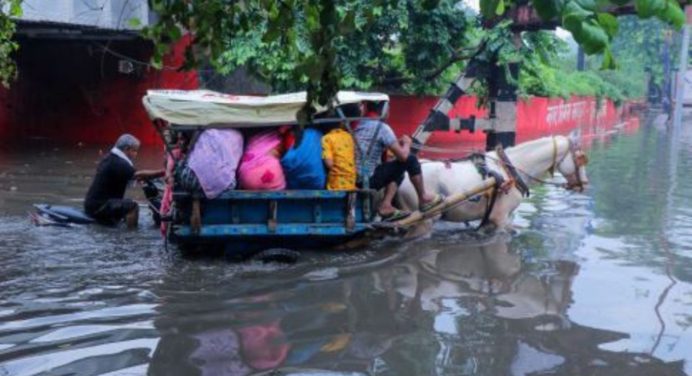 Lluvias devastadoras en la India dejan miles de afectados