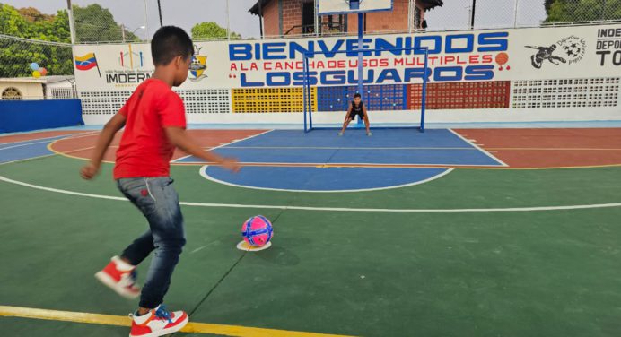 Los Guaros cuenta con una nueva cancha deportiva