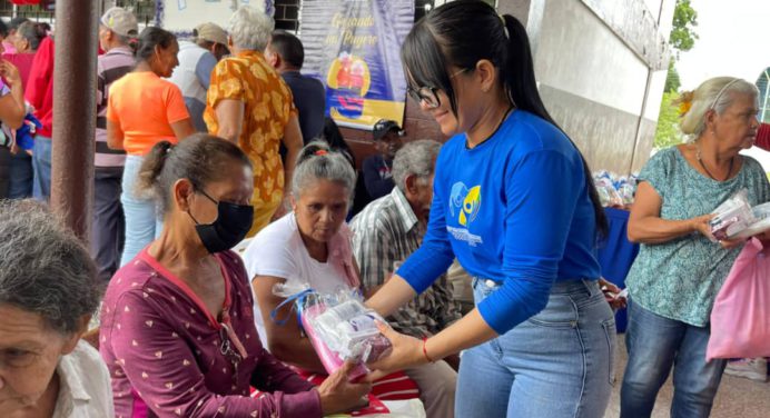 «Más años más amor» atiende con jornada integral a los abuelos de San Vicente