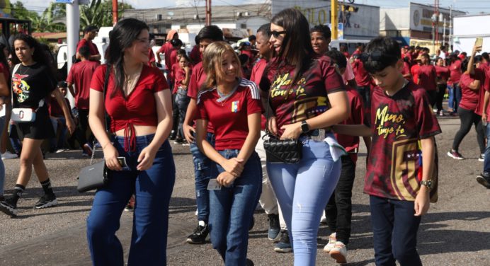Niños, artistas y visitantes disfrutaron el juego de la Vinotinto en el Monumental