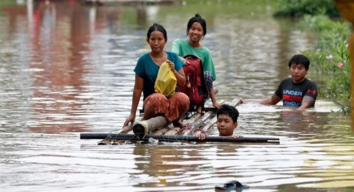 ONU reporta más de 300 víctimas y 887 mil personas afectadas por inundaciones en Birmania