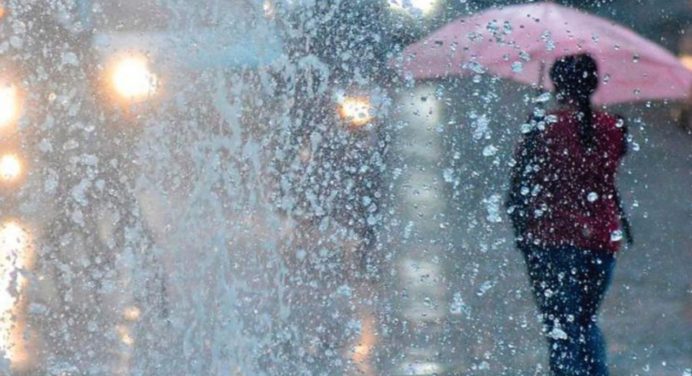 Paso de onda tropical deja lluvias con descargas eléctricas en estos estados