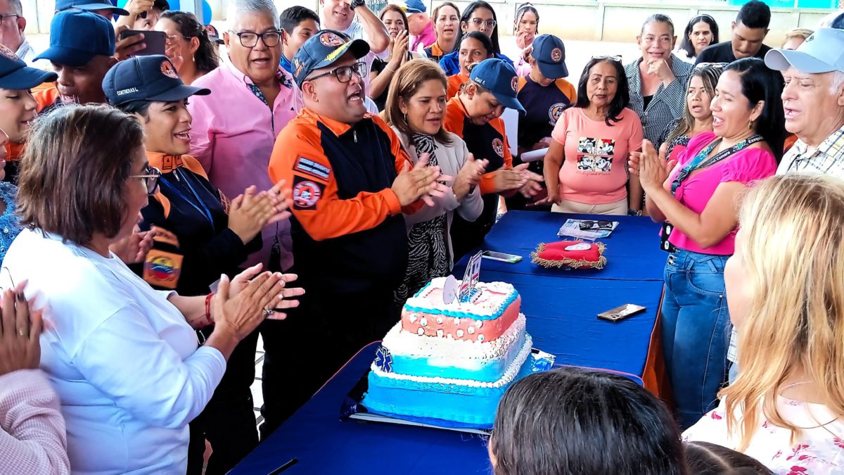 Funcionarios de Protección Civil Zamora celebran noveno aniversario.