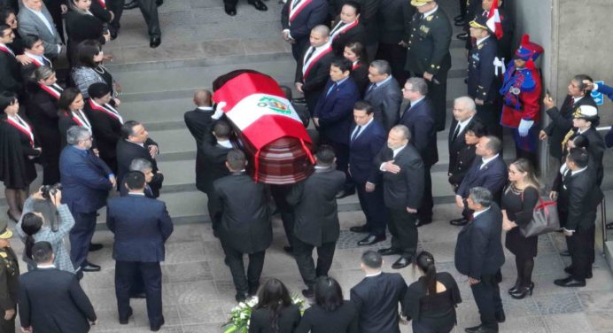 Peruanos despiden a Alberto Fujimori en su funeral