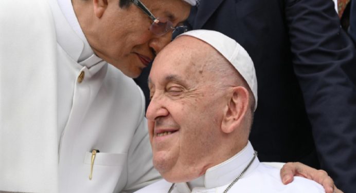 Policía de Indonesia capturó a 7 sujetos que planeaban atentado contra el Papa Francisco