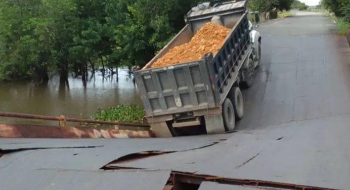 Puente en Apure que comunica con Barinas se desplomó