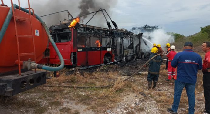 Transbarca: 7 autobuses afectados tras incendio en patio de estación central