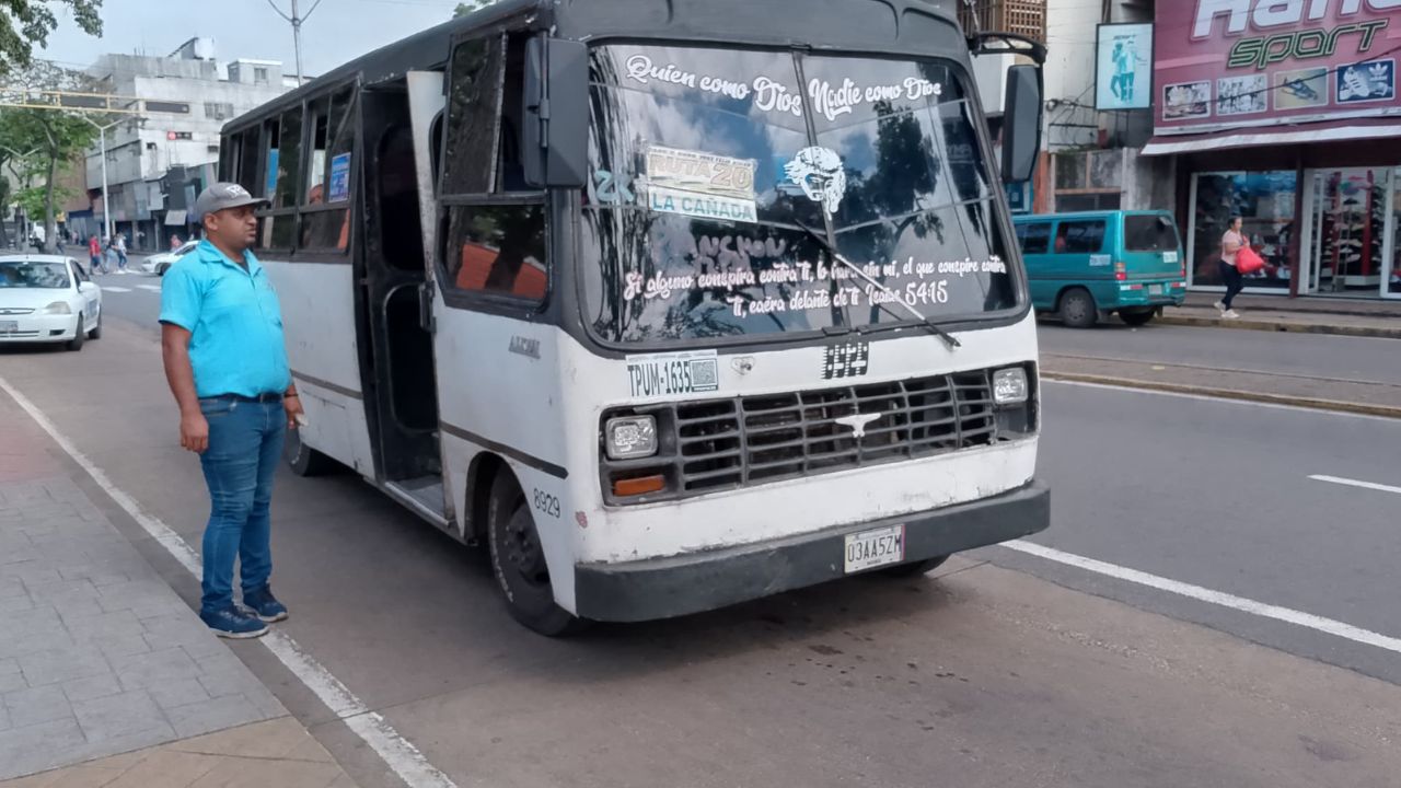 Transporte público y comercios