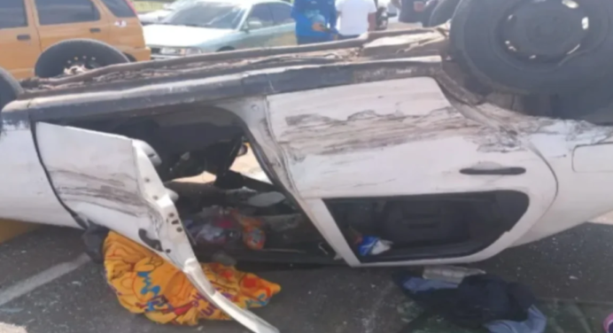 Tres heridos en Ciudad Bolívar tras vuelco de un carro