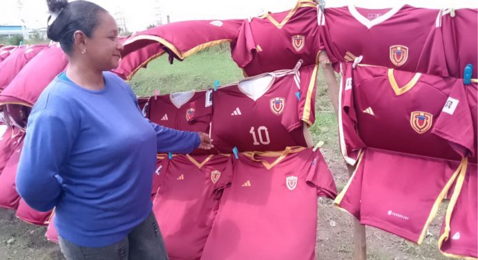 Vendedores de camisas de la Vinotinto llegan desde Valencia y Maracaibo