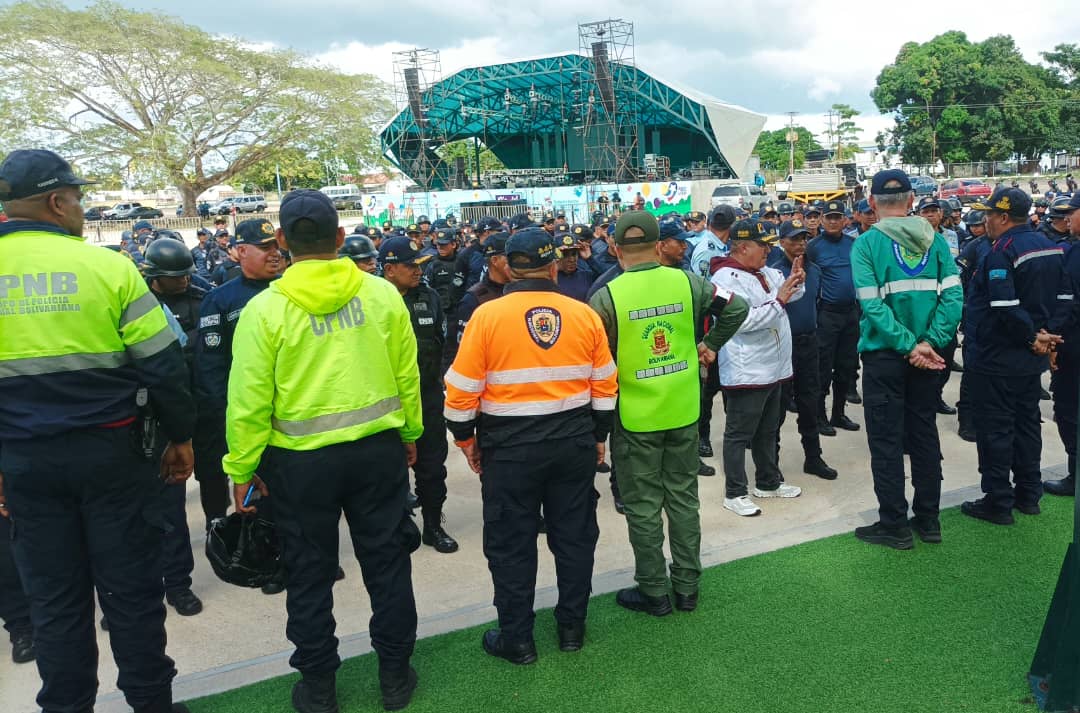 580 funcionarios garantizaron seguridad en concierto "Navidades en paz y en familia" 2 580 funcionarios garantizaron seguridad en concierto navidades en paz y en familia laverdaddemonagas.com despliegue3