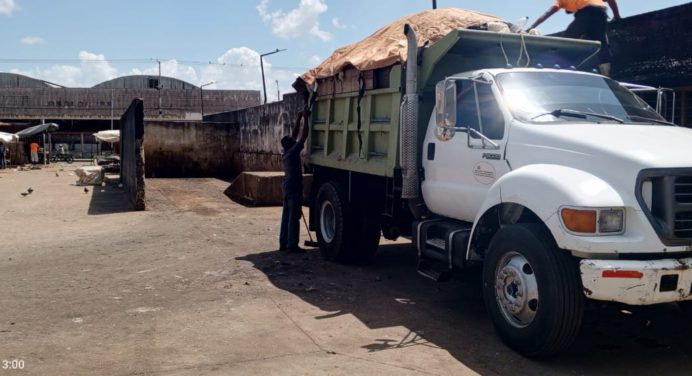 Alcaldía de Maturín realiza saneamiento integral en el Mercado de Los Bloques