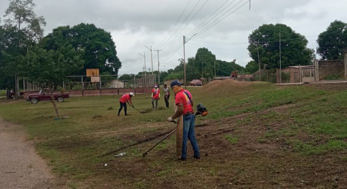 Alcaldía de Piar realiza jornada de saneamiento en Los Mangos de Orocual