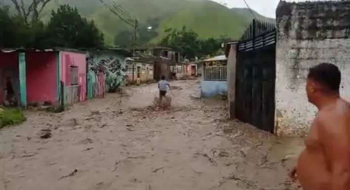 Alerta por fuertes lluvias en municipios Montes y Bermúdez del estado Sucre (+fotos)