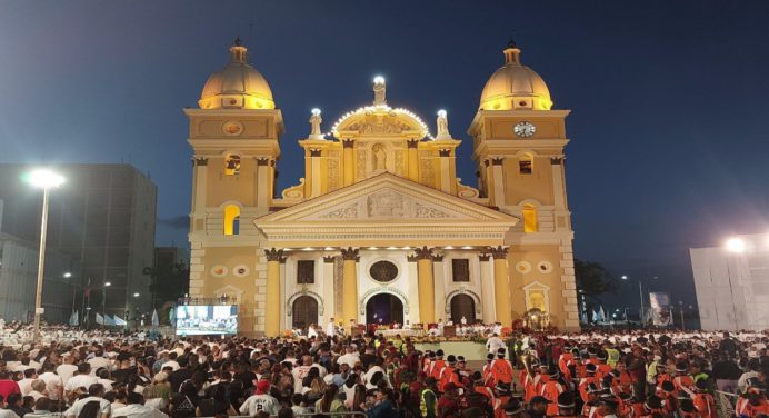 Bajada de La Chinita llenó de fervor y devoción al pueblo zuliano