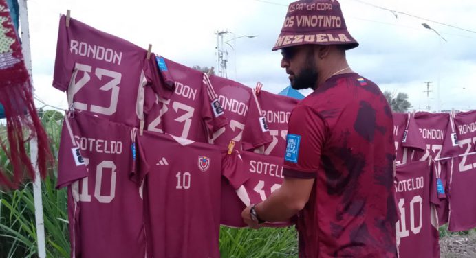 Camisas de la Vinotinto se encuentran a partir de 5 dólares