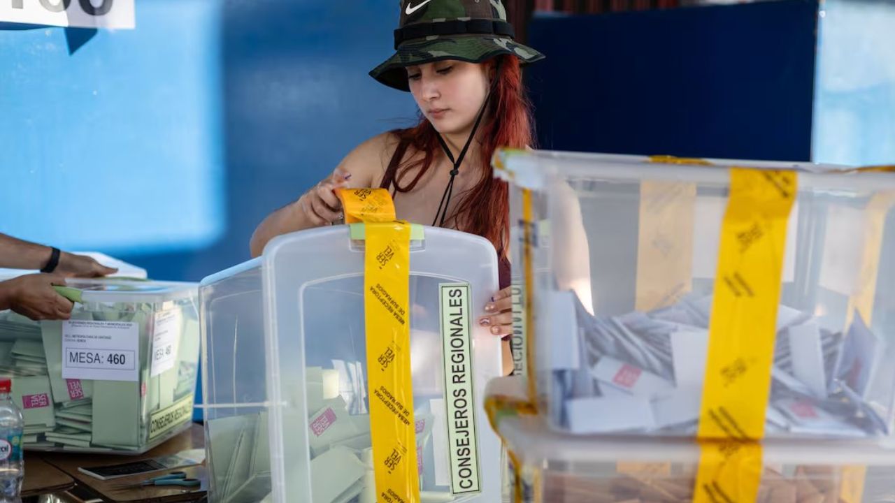 Chile begins the final day of local elections with 46% voter turnout