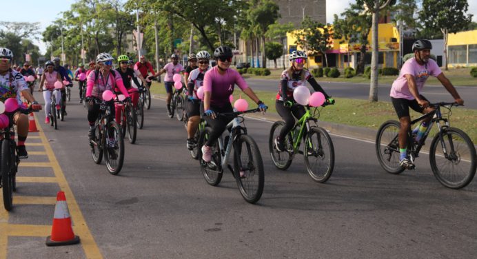 Ciclistas llamaron la atención sobre la prevención del cáncer de mama con rodada este 19-O