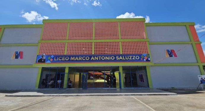 Con nuevo rostro el liceo Marco Antonio Saluzzo recibió a sus estudiantes