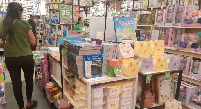 Conoce los precios de la lista escolar