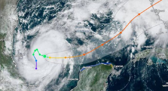 El huracán Milton se intensifica a categoría cuatro mientras avanza hacia Florida