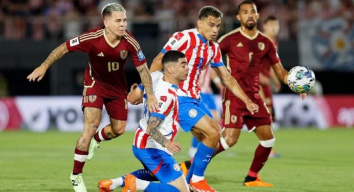 Fuertes críticas contra árbitro del Venezuela vs Paraguay por decisiones polémicas