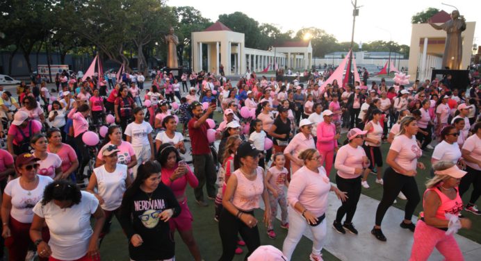 500 mujeres participaron en jornada «Ejercita tu Vida» por el mes Rosa