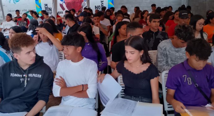 Inician inscripciones de estudiantes asignados en la Rómulo Gallegos