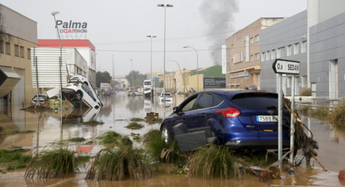 Inundaciones en Valencia dejan más de 60 muertos