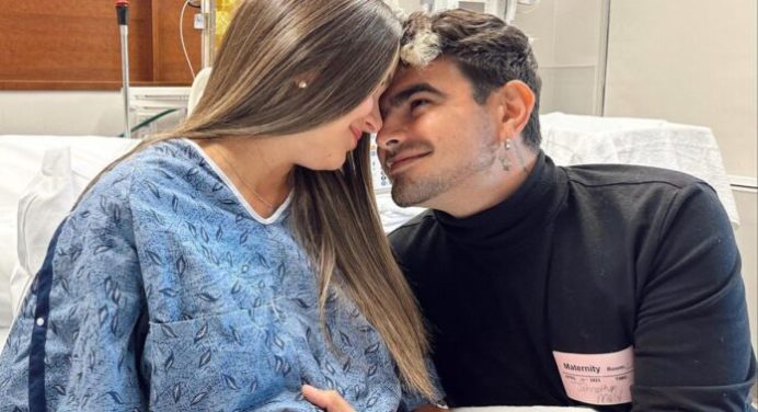 Jonathan Moly y su esposa le dieron la bienvenida a su tercer hijo