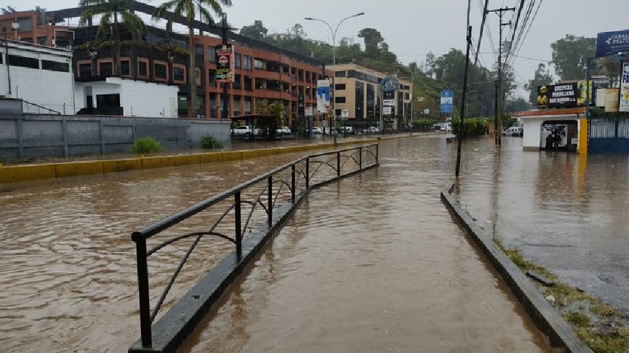 Inundaciones en varios sectores de Lara