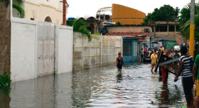 Más de 25 familias afectadas por intensas lluvias en Ciudad Bolívar