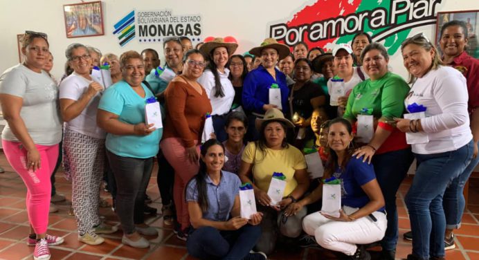 Más de 80 piareñas celebran el día internacional de la Mujer Rural