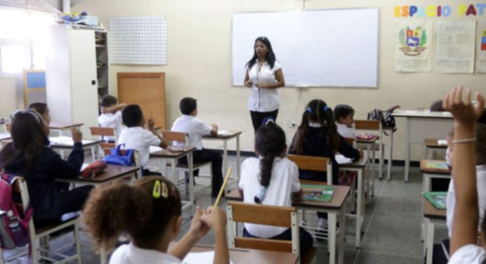 Ministro de Educación llama a los maestros jubilados a reincorporarse para dar clases