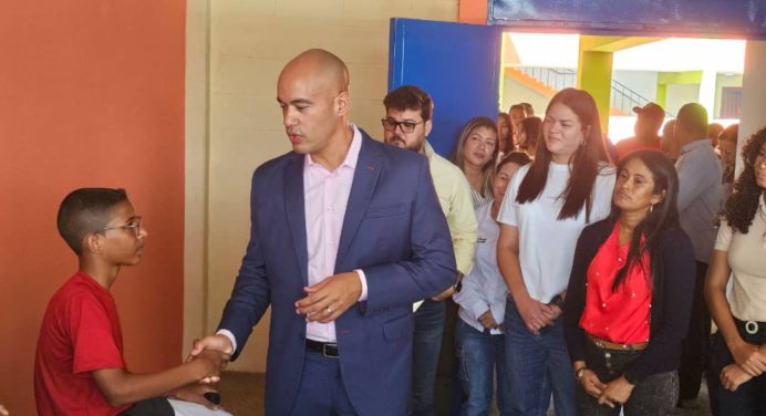 Ministro Héctor Rodríguez entregó rehabilitación del liceo Marco Antonio Saluzzo