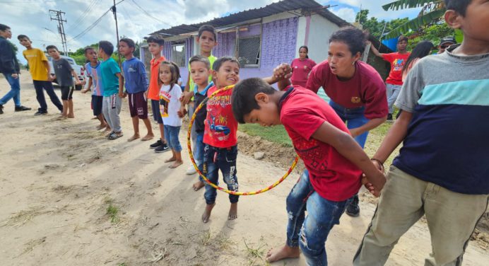 Niños de Santa Inés disfrutaron con juegos recreativos del Imderma