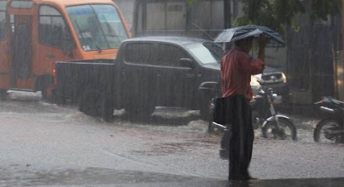 Onda tropical 48 mantiene cielos nublados y precipitaciones en algunas zonas