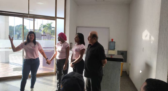 Polimaturín conmemora mes Rosa con conversatorios a funcionarios policiales