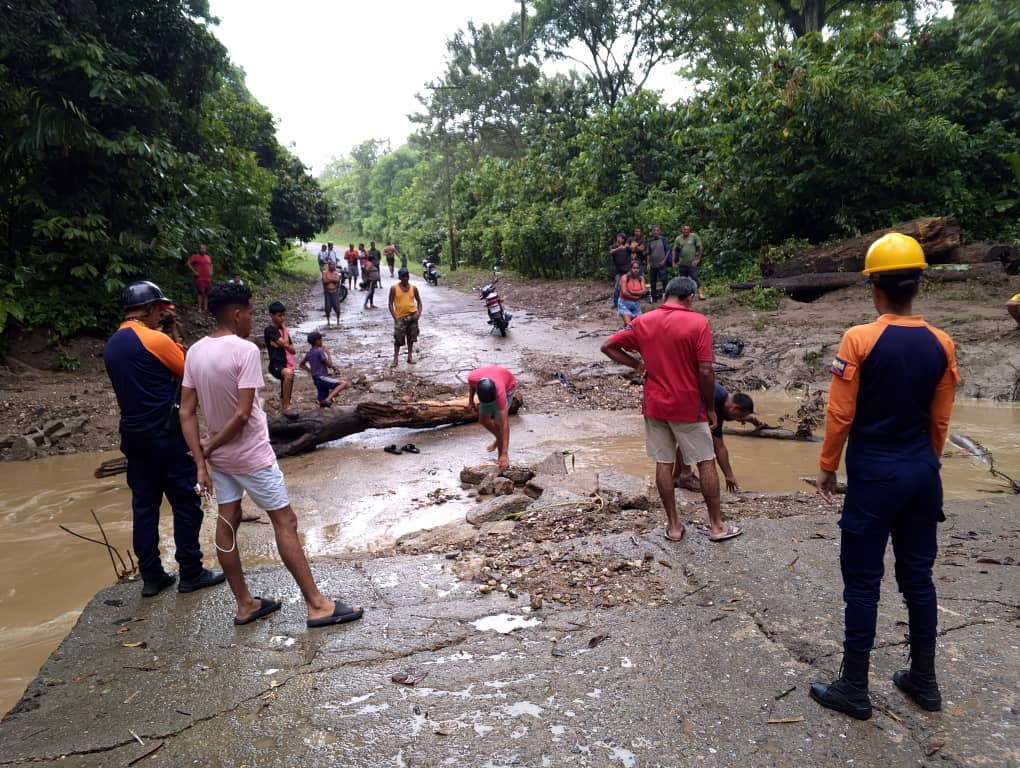 Protección Civil inspecciona zonas afectadas por las lluvias en Sucre